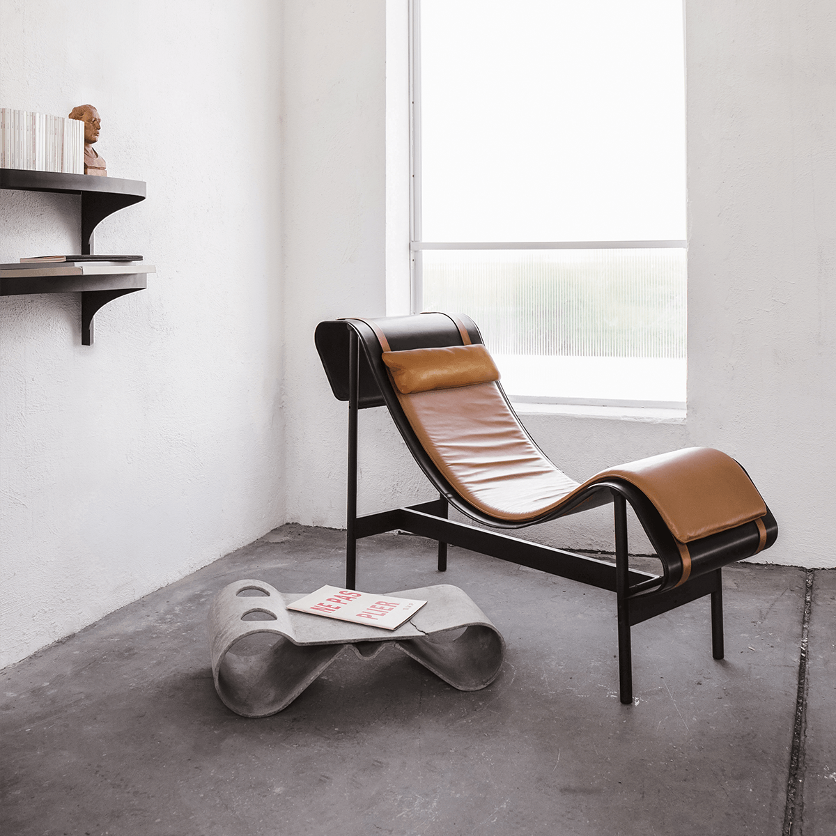 샬럿 라운지 체어 꼬냑 라이프스타일 이미지 2