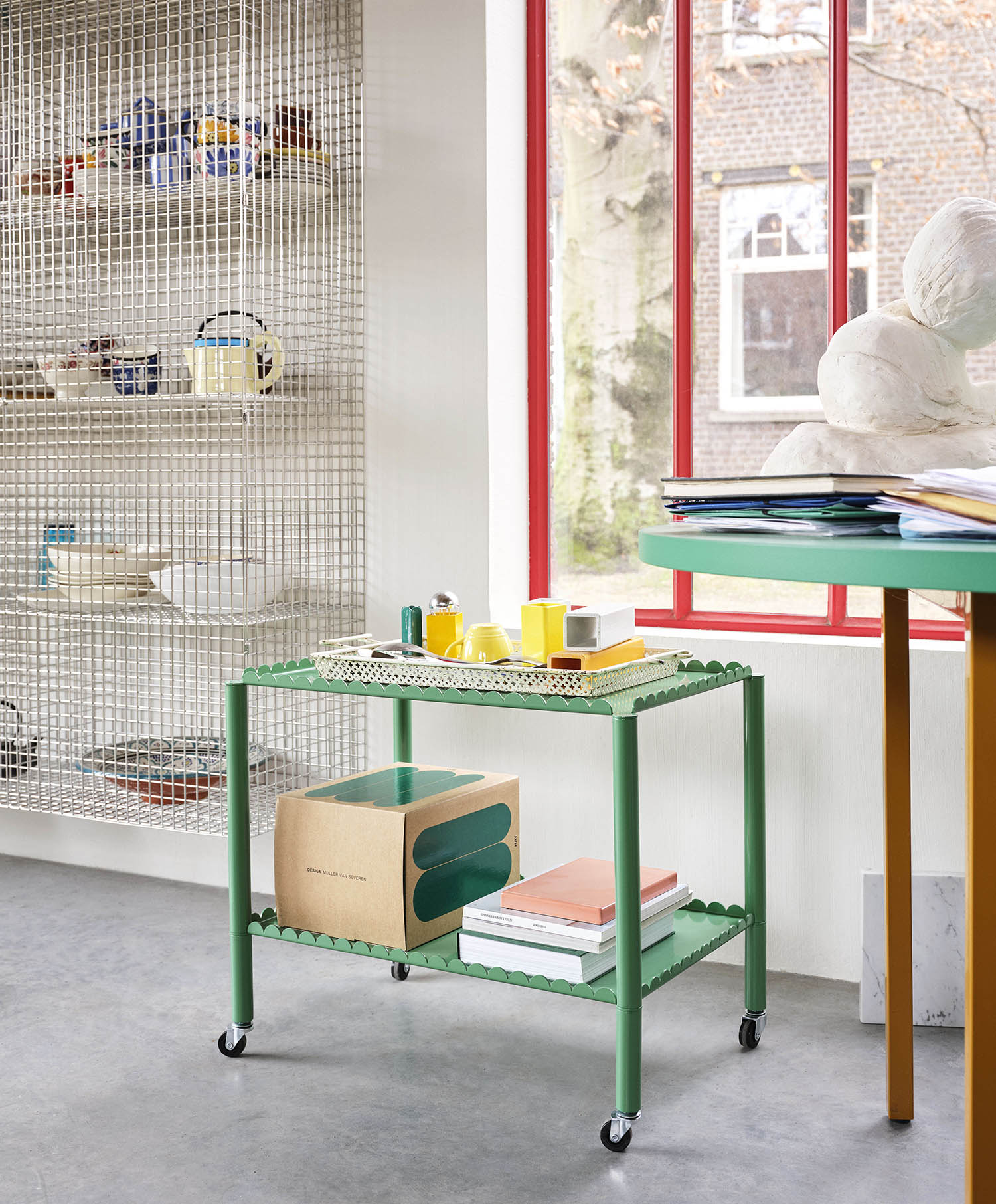 아크 트롤리 로우 에그쉘 라이프스타일 이미지 1