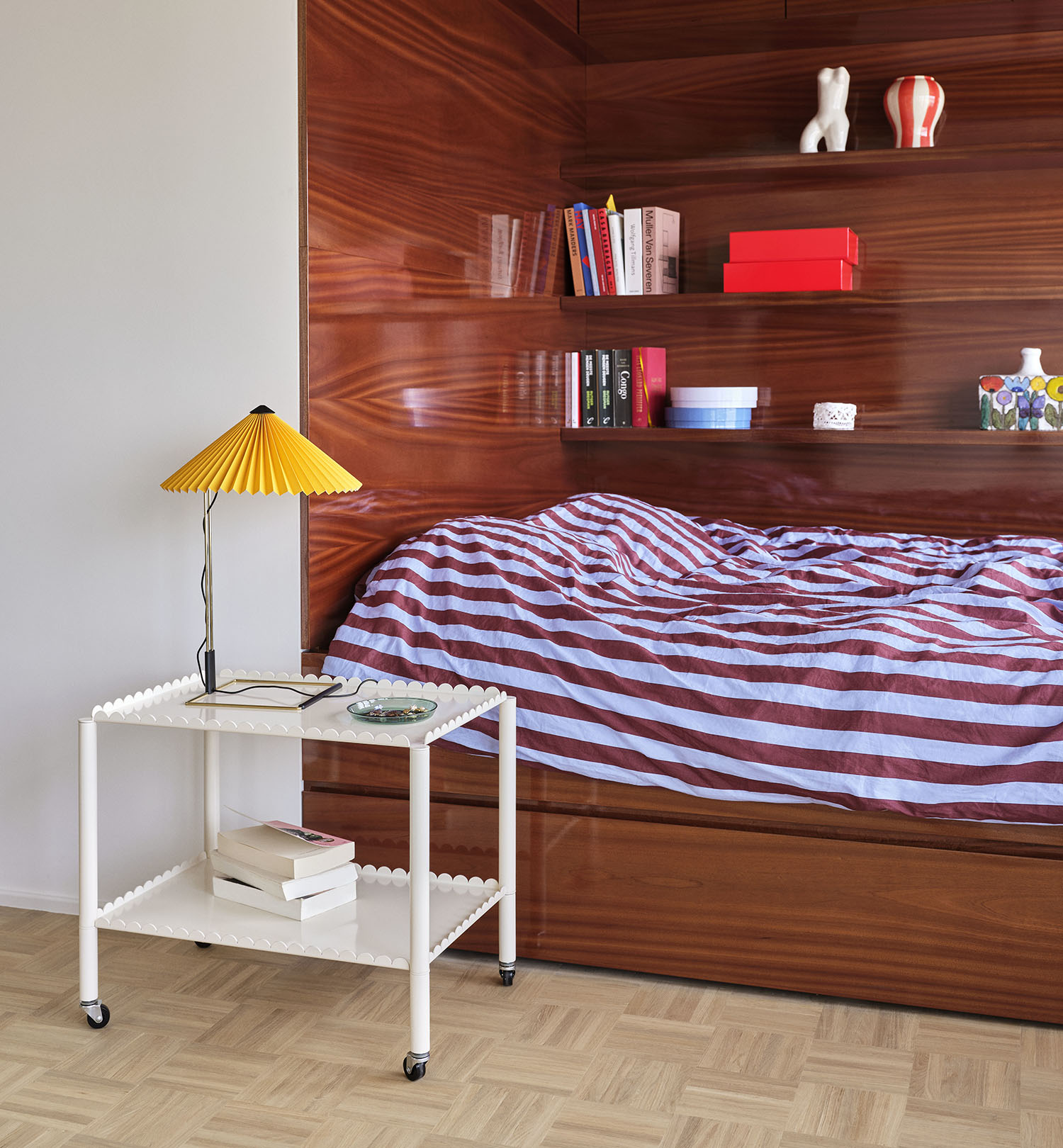 아크 트롤리 로우 에그쉘 라이프스타일 이미지 2