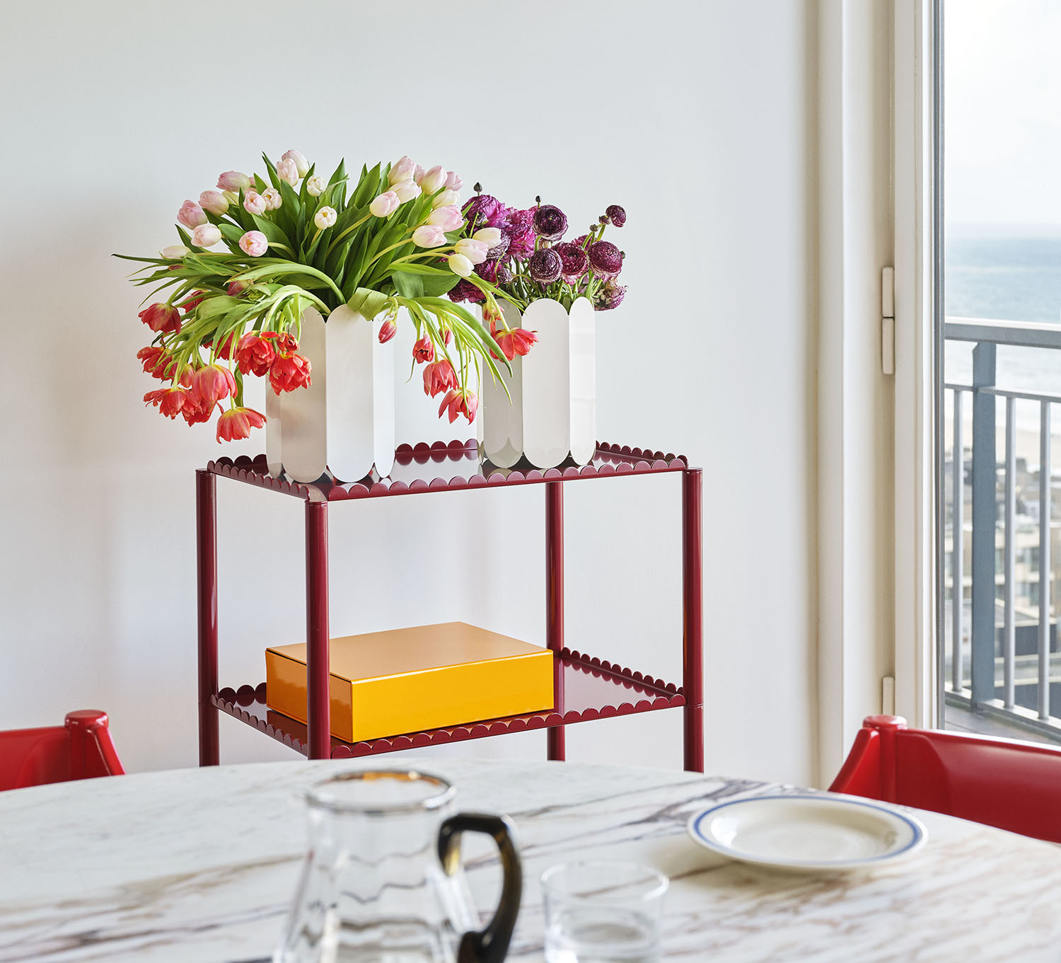 아크 트롤리 하이 앤번 레드 라이프스타일 이미지 2