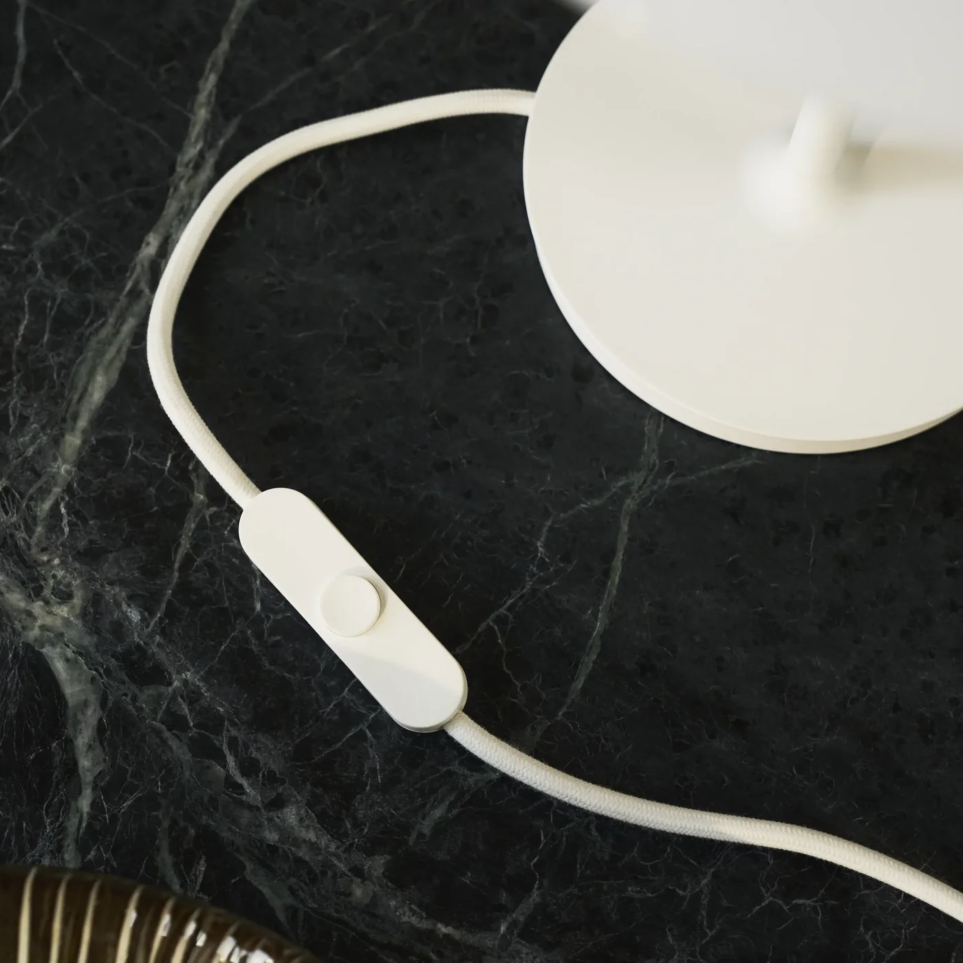 PH 80 테이블 램프 화이트 라이프스타일 이미지 4