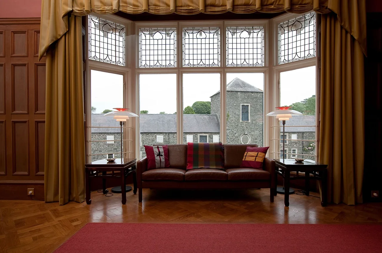 PH 80 플로어 램프 크롬 라이프스타일 이미지 2