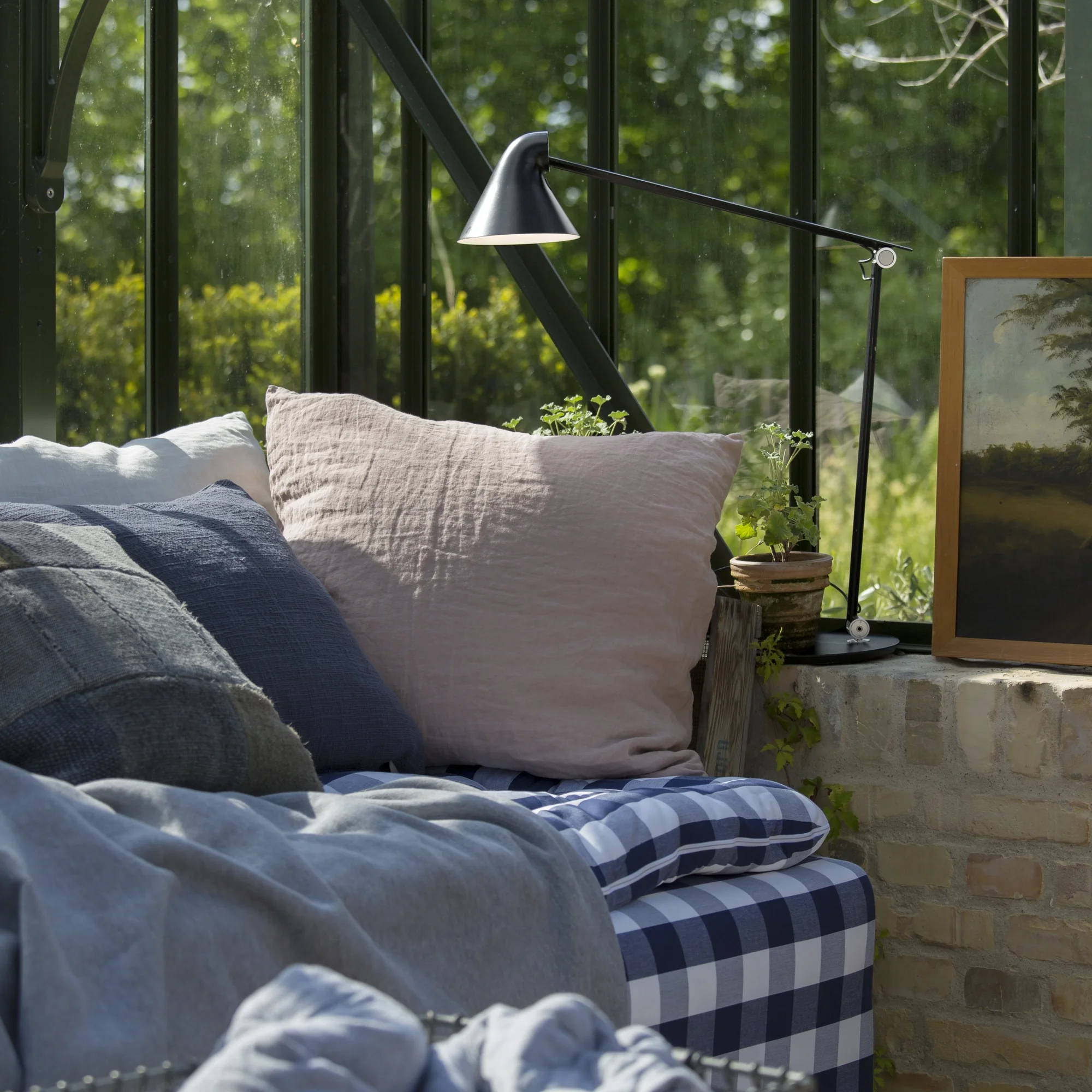 NJP 테이블 램프 블랙 라이프스타일 이미지 3