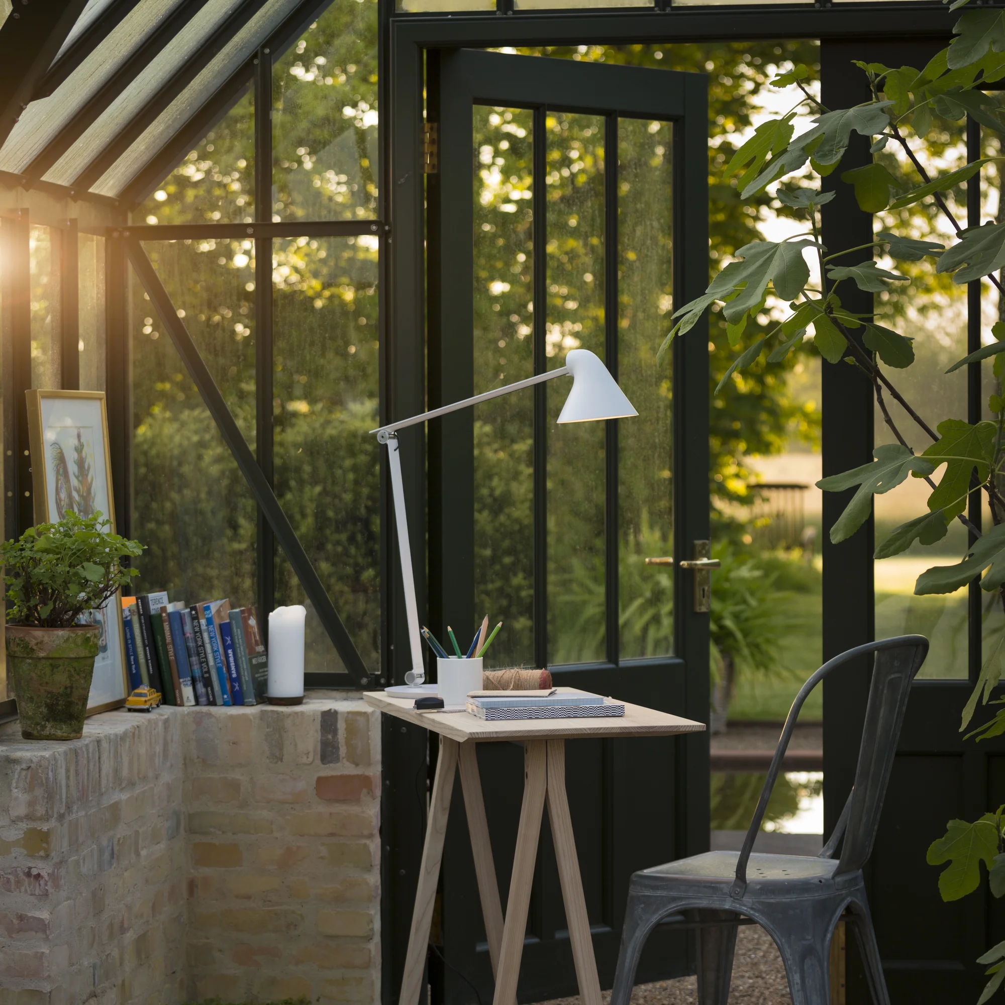 NJP 테이블 램프 블랙 라이프스타일 이미지 4