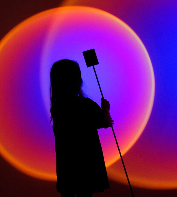 헤일로 업 테이블 320 선셋 레드 라이프스타일 이미지 1