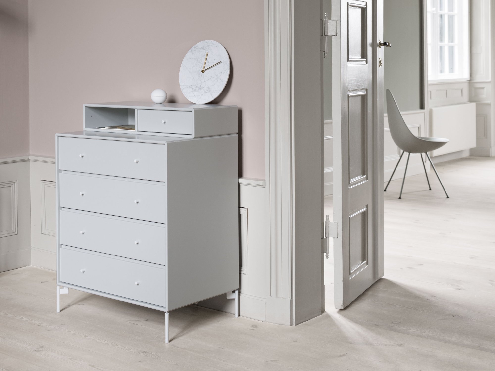 셀렉션 킵 크롬 레그 라이프스타일 이미지 2