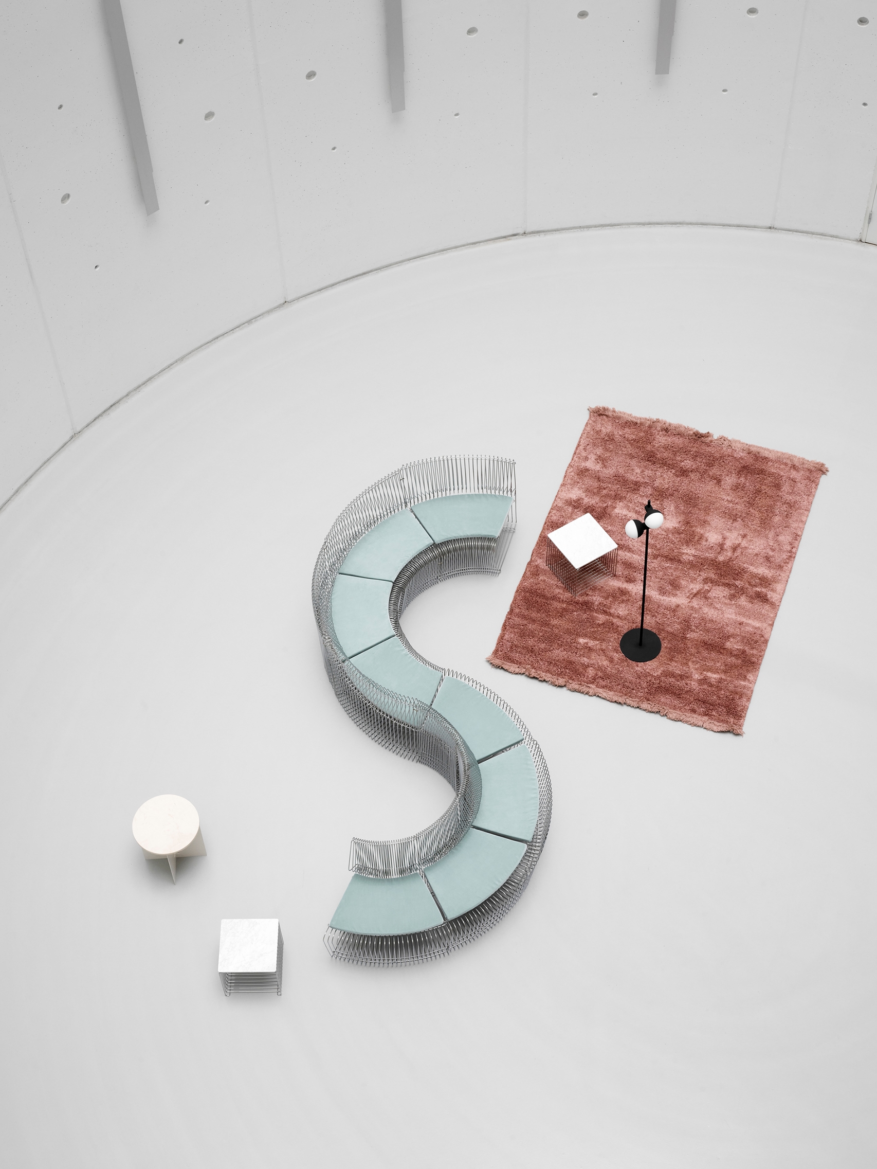 팬톤노바 콘케이브 체어 라이프스타일 이미지 8