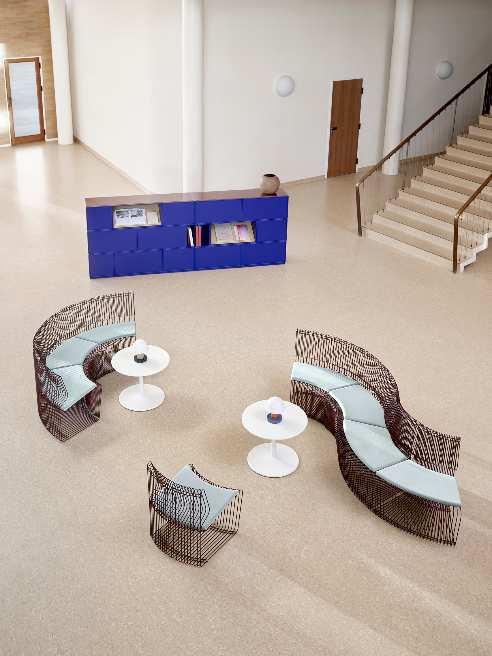 팬톤노바 콘케이브 체어 라이프스타일 이미지 11