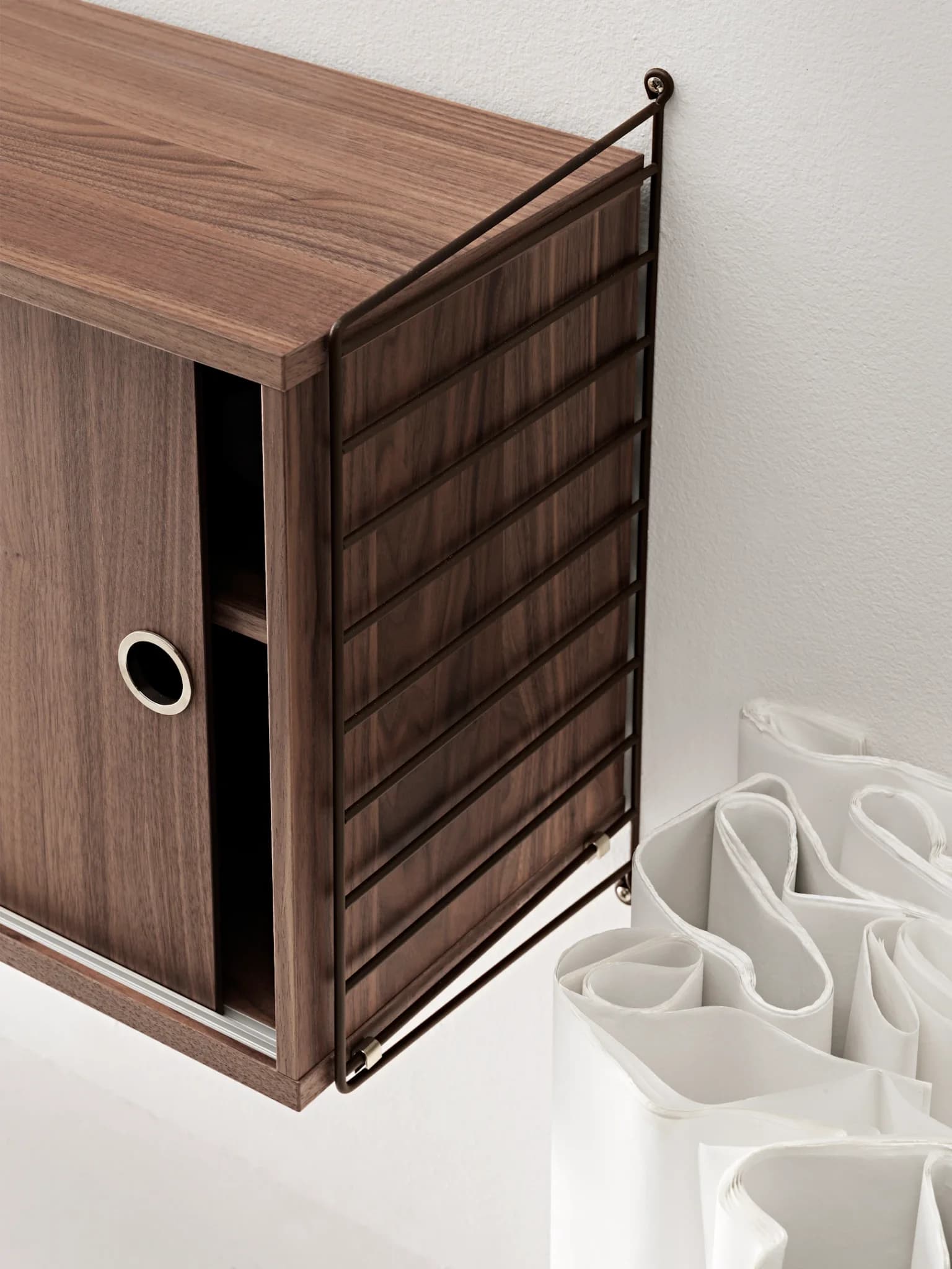 캐비닛 슬라이딩 도어 다크 오크 7830 라이프스타일 이미지 2