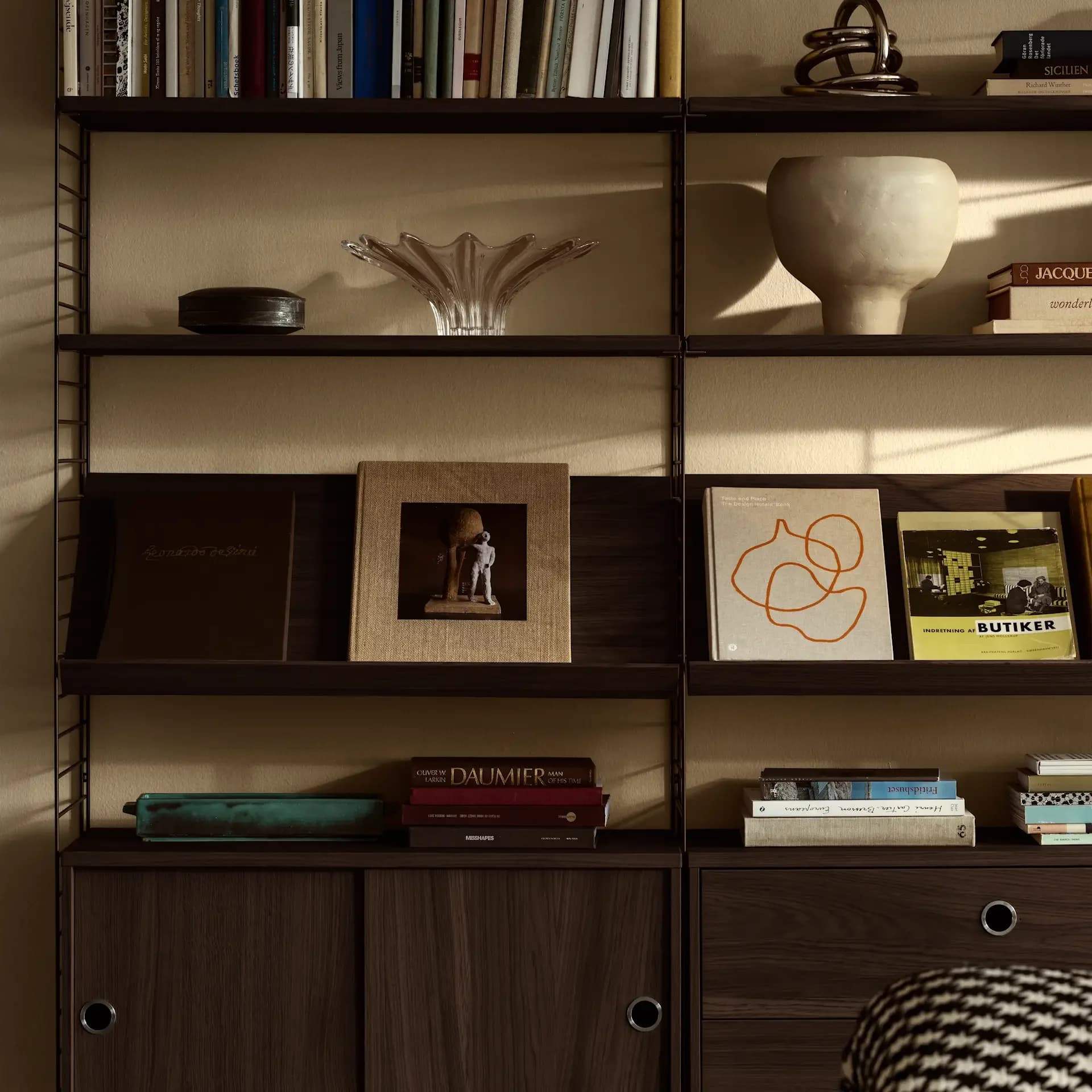 캐비닛 슬라이딩 도어 다크 오크 7830 라이프스타일 이미지 5