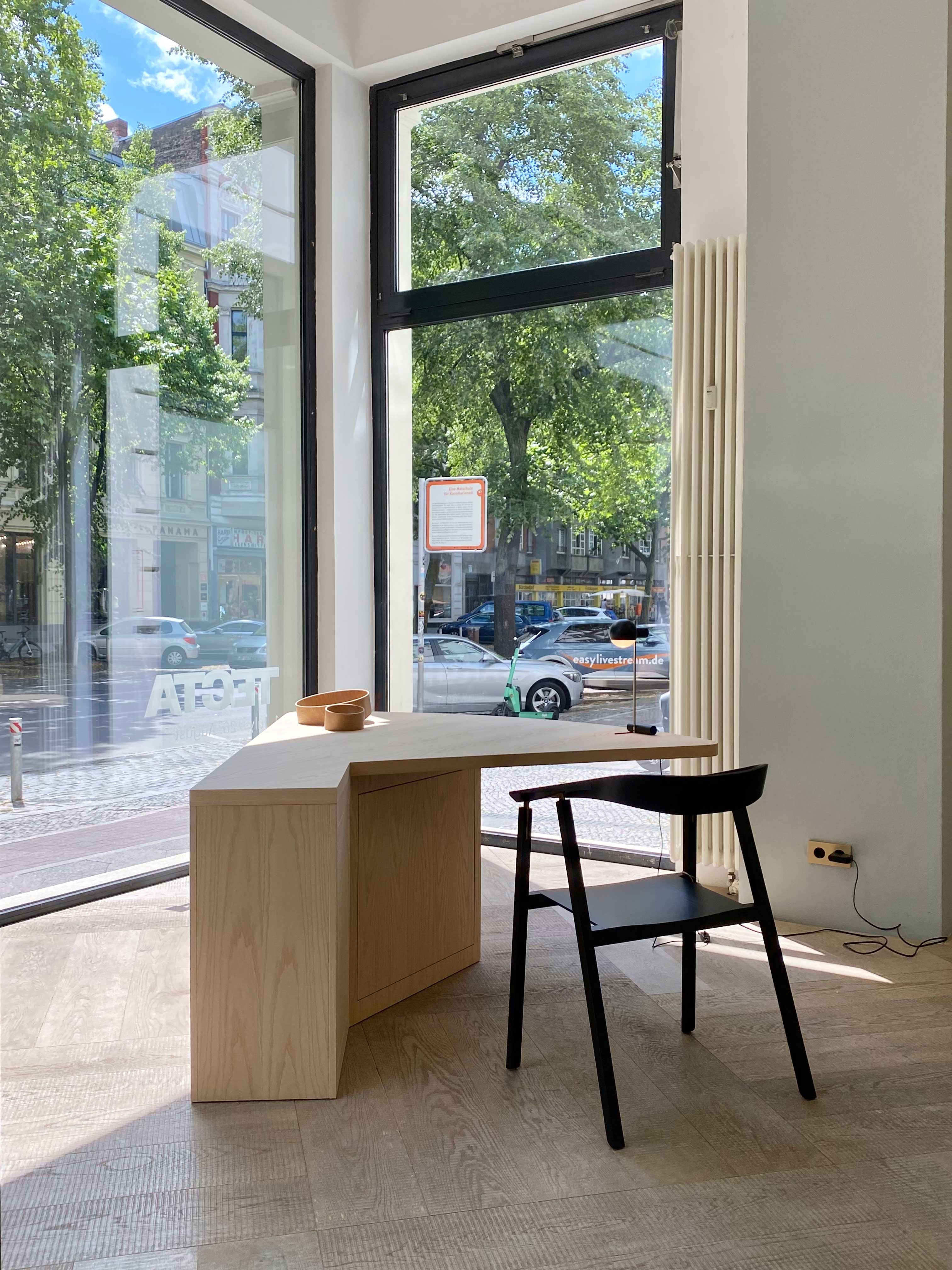 M1-2 Dining Conference Desk White 라이프스타일 이미지 3
