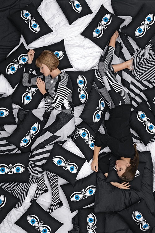 Graphic Print Pillows Eyes 라이프스타일 이미지 6